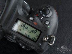 美元外汇实时尼康D750采用的122.9万像素长宽比4:3的3.2英寸可翻折LCD显示屏